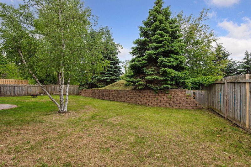 2384 Schaller Dr E, Maplewood, MN 55119