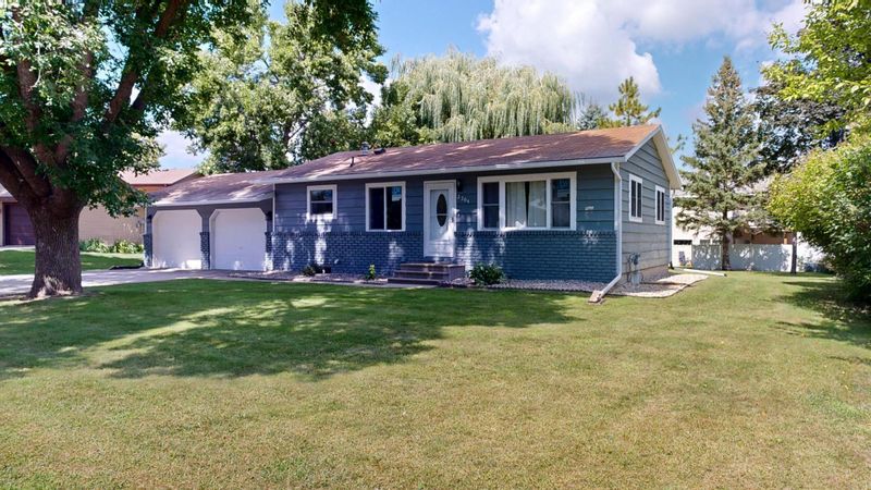 2304 3rd Ave SE, Willmar, MN 56201