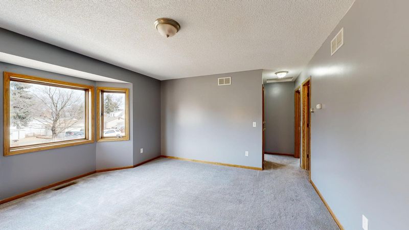 201 15th Ave S, South Saint Paul, MN 55075