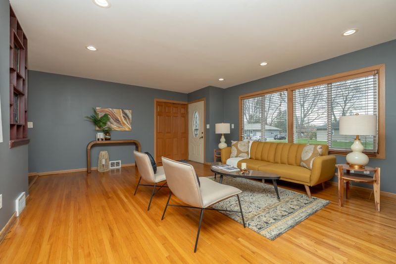 7916 Noid Dr, Brooklyn Park, MN 55428