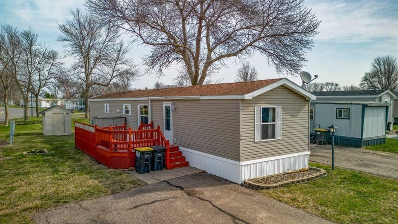 300 Kingsway Dr, North Mankato, MN 56003