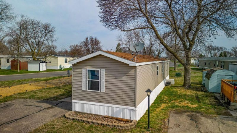 300 Kingsway Dr, North Mankato, MN 56003