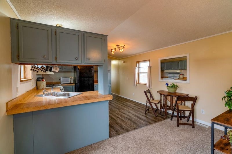 300 Kingsway Dr, North Mankato, MN 56003