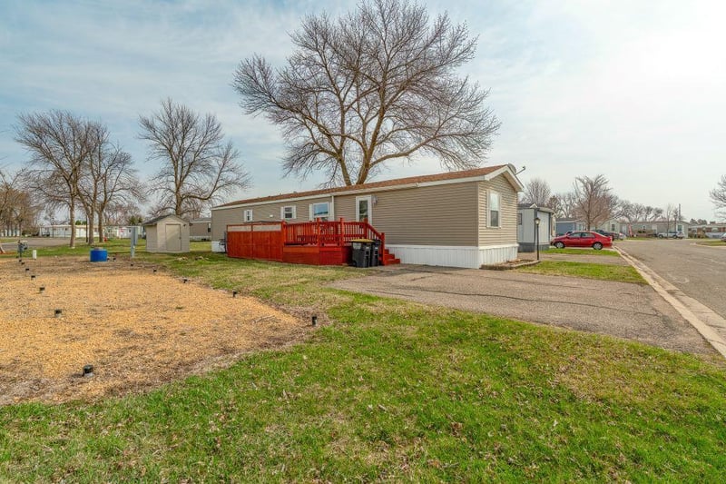 300 Kingsway Dr, North Mankato, MN 56003