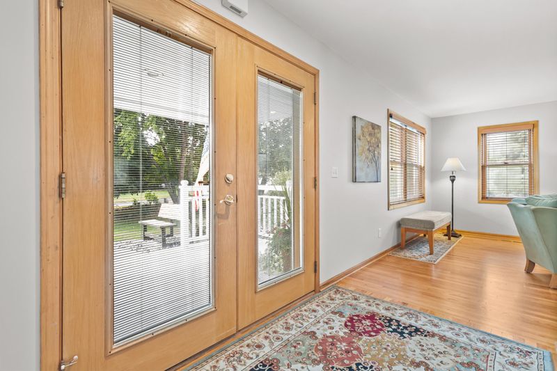 3703 Blackhawk Lake Ct, Eagan, MN 55122