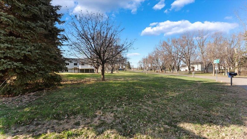 2065 Westmont St NE, Saint Cloud, MN 56304