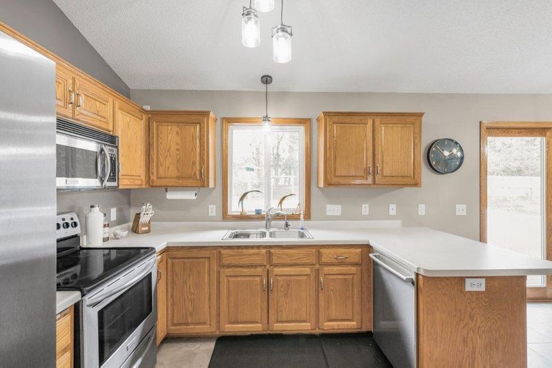 550 Albion Pl, Maple Lake, MN 55358