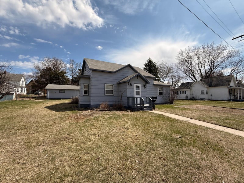 128 S Munsterman St, Appleton, MN 56208