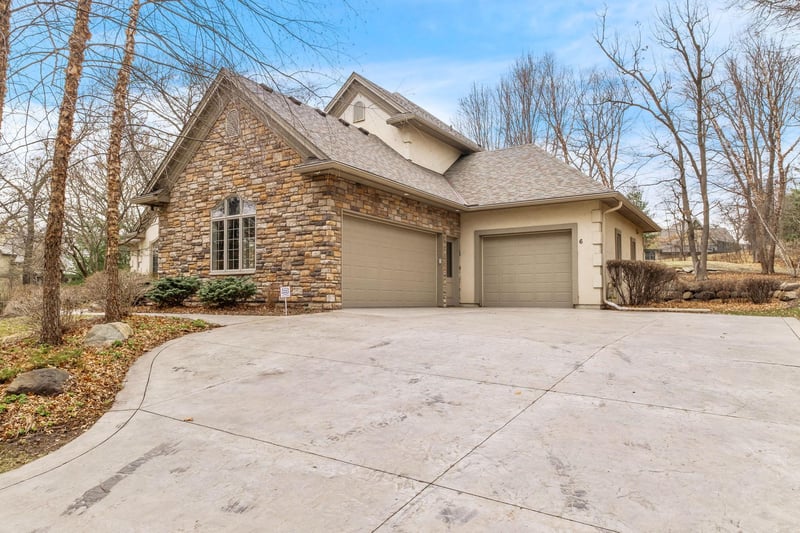 6 Red Forest Way, North Oaks, MN 55127