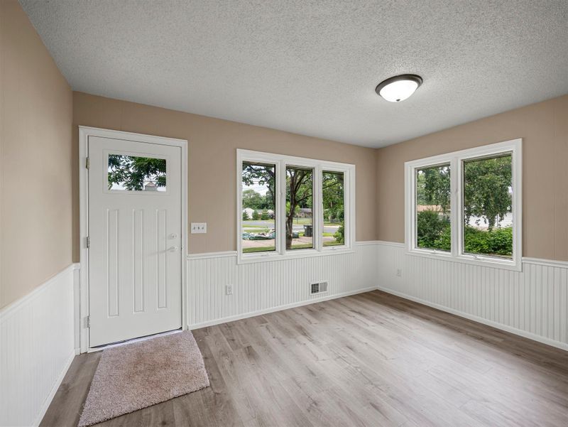 8900 Aldrich Ave S, Bloomington, MN 55420