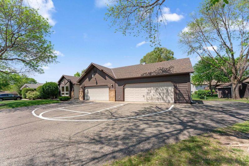 2173 Onyx Dr, Shakopee, MN 55379
