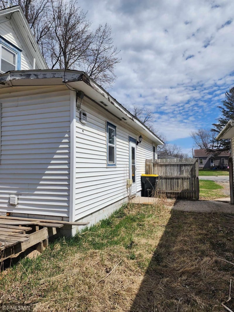 500 5th St E, Hector, MN 55342