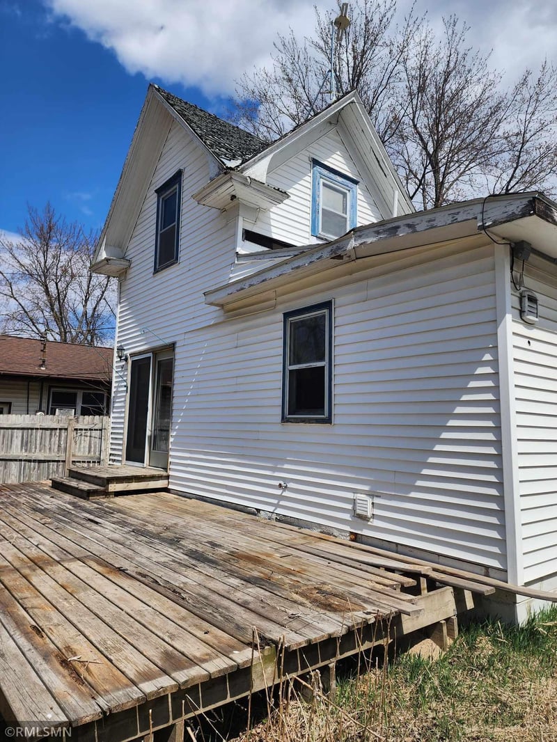500 5th St E, Hector, MN 55342