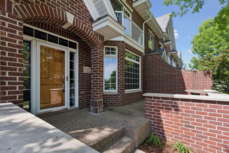 10774 Falling Water Ln #E, Woodbury, MN 55129