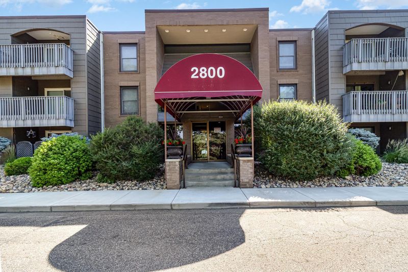 2800 Hamline Ave N #322, Roseville, MN 55113