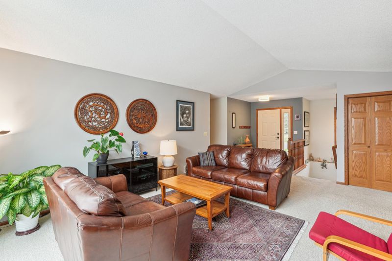2282 Eagle Ridge Trl, Stillwater, MN 55082