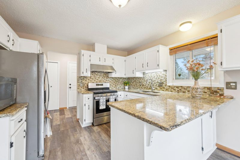 1019 Briar Creek Rd, Eagan, MN 55123