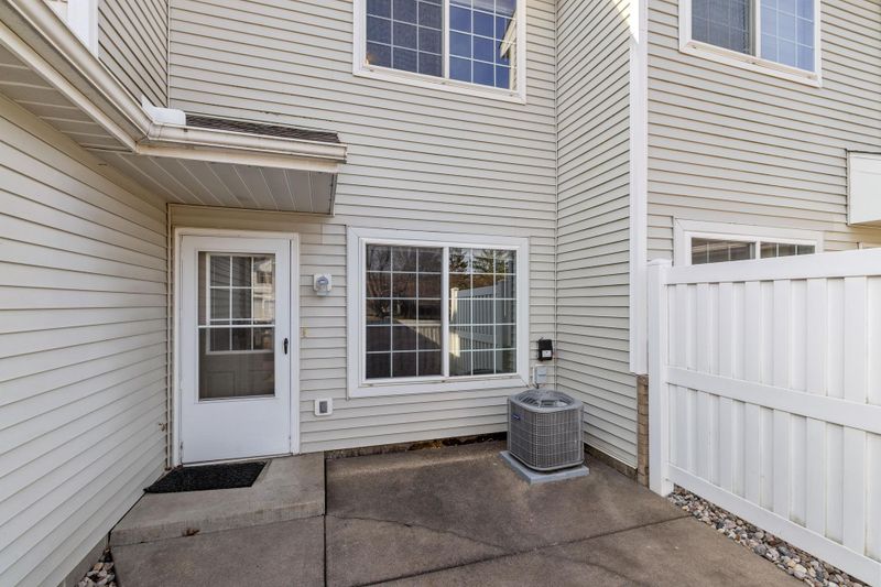 6434 158th St W #384, Apple Valley, MN 55124