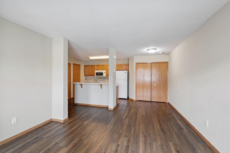 6434 158th St W #384, Apple Valley, MN 55124