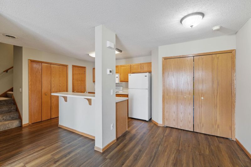 6434 158th St W #384, Apple Valley, MN 55124