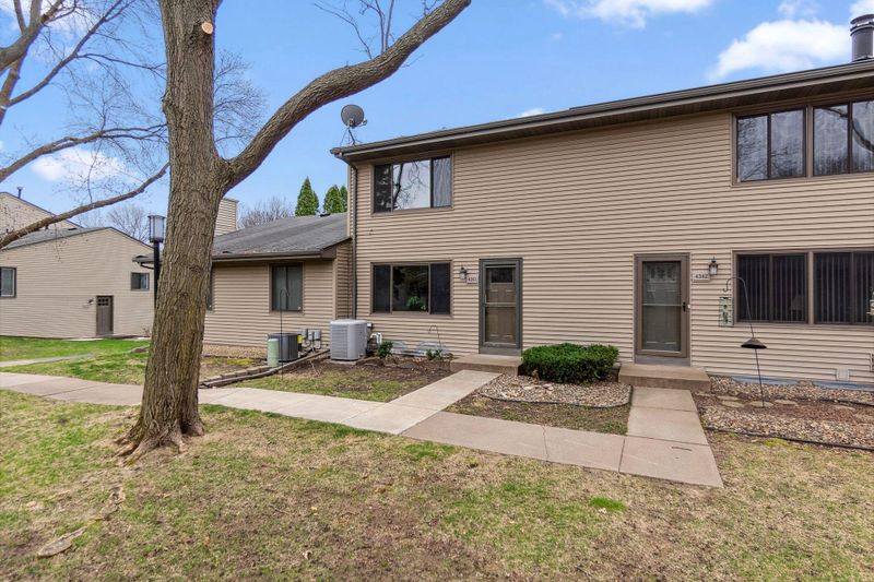 4361 Arden View Ct, Arden Hills, MN 55112