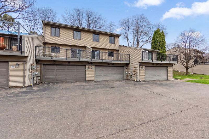 4361 Arden View Ct, Arden Hills, MN 55112