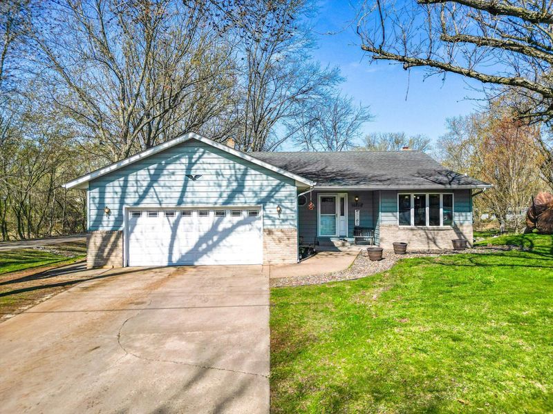 30800 Belair Dr, Lindstrom, MN 55045