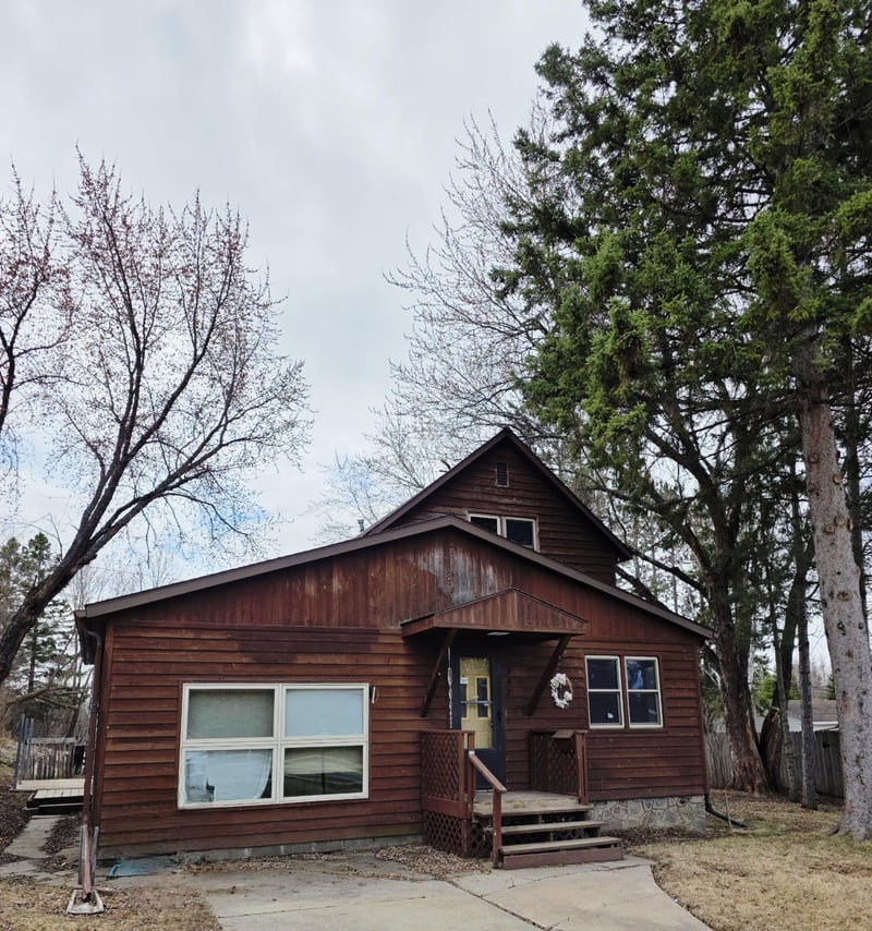 757 3rd St NW, Chisholm, MN 55719