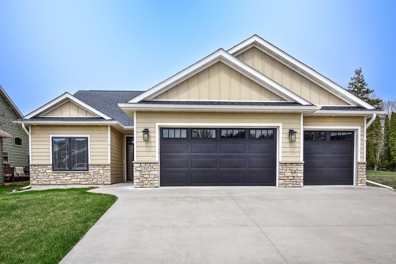 312 11th St NW, Dodge Center, MN 55927