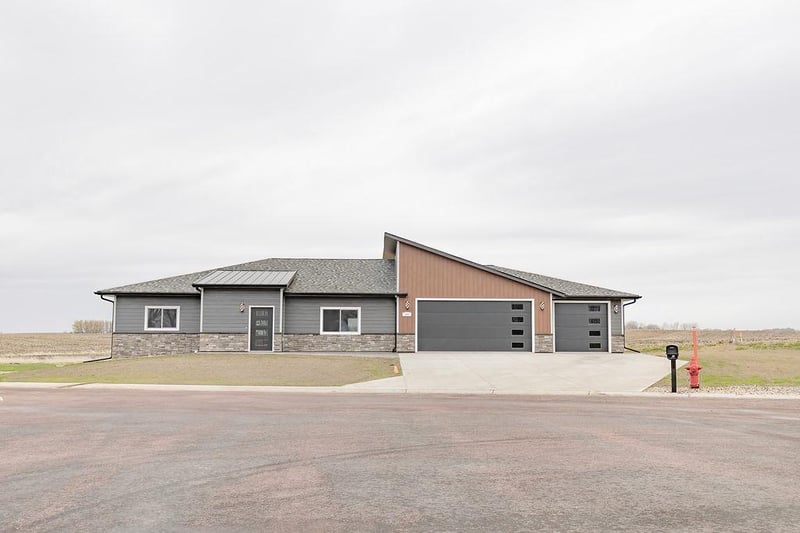 960 Sterling Ave, Worthington, MN 56187