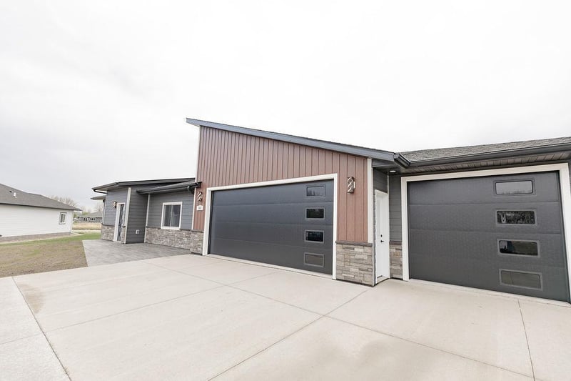 960 Sterling Ave, Worthington, MN 56187