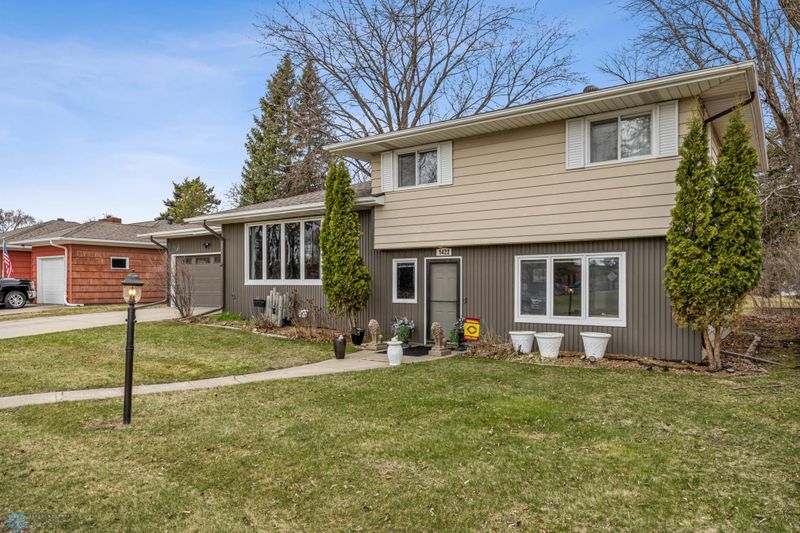 1422 10th Ave S, Moorhead, MN 56560