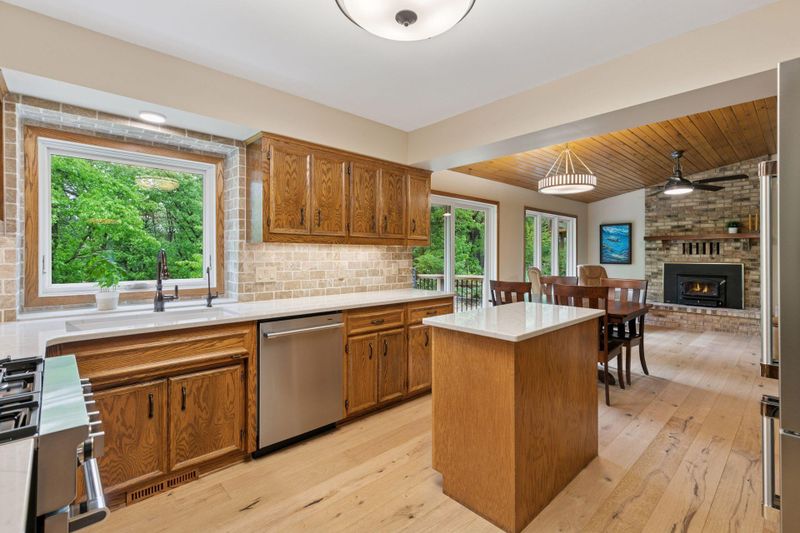3861 Westbury Dr, Eagan, MN 55123