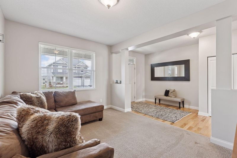 231 Prairie Way N, Bayport, MN 55003