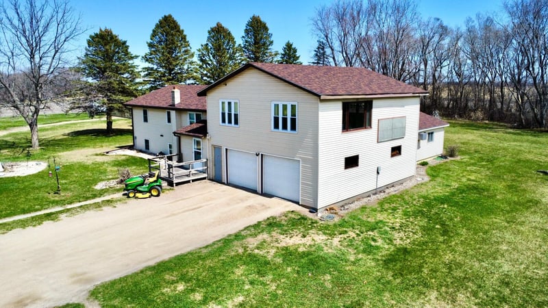 77620 300th St, Clinton, MN 56225