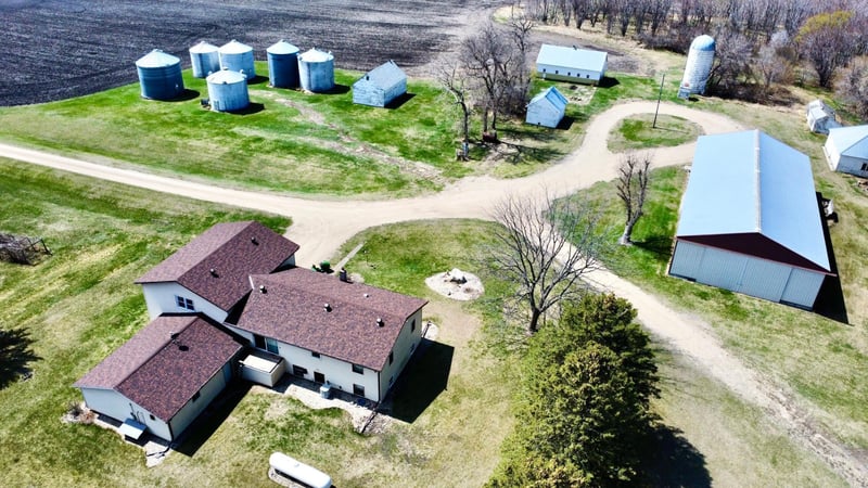 77620 300th St, Clinton, MN 56225