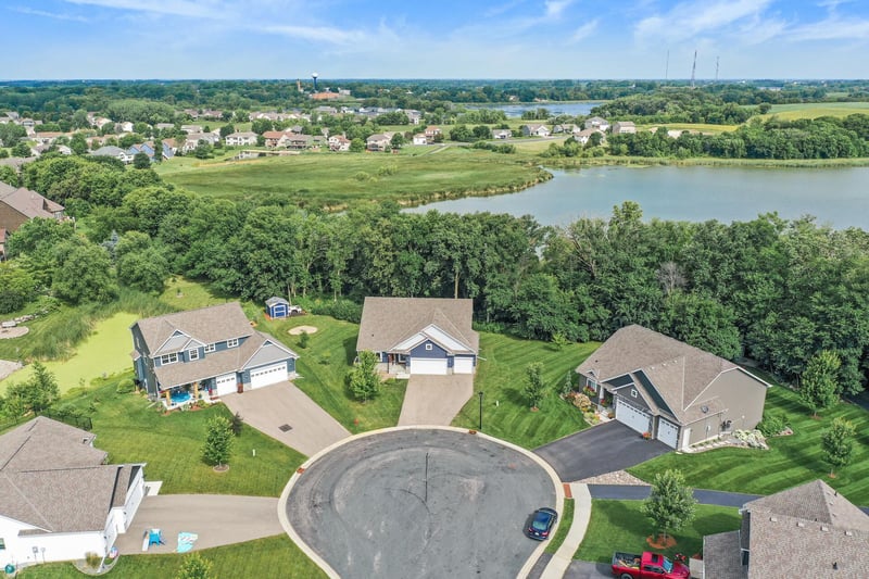 1080 Lakewood Ct, Norwood Young America, MN 55397