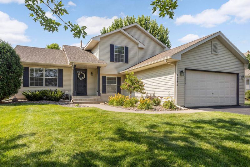 8298 Ashford Rd E, Woodbury, MN 55125