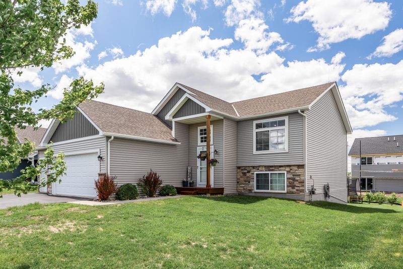 904 Ashford Rd, Belle Plaine, MN 56011