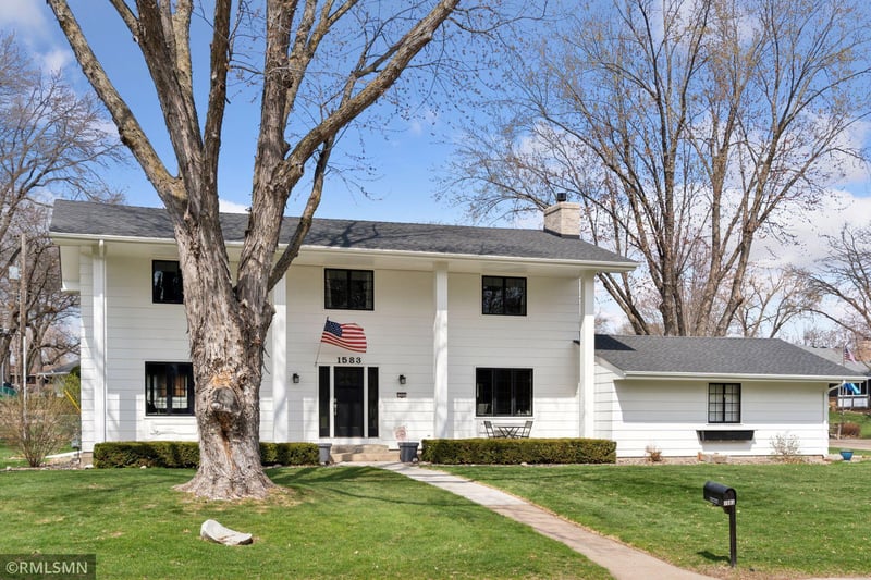 1583 Trollhagen Dr, Fridley, MN 55421