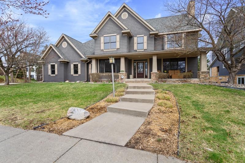 3262 Crestmoor Dr, Woodbury, MN 55125