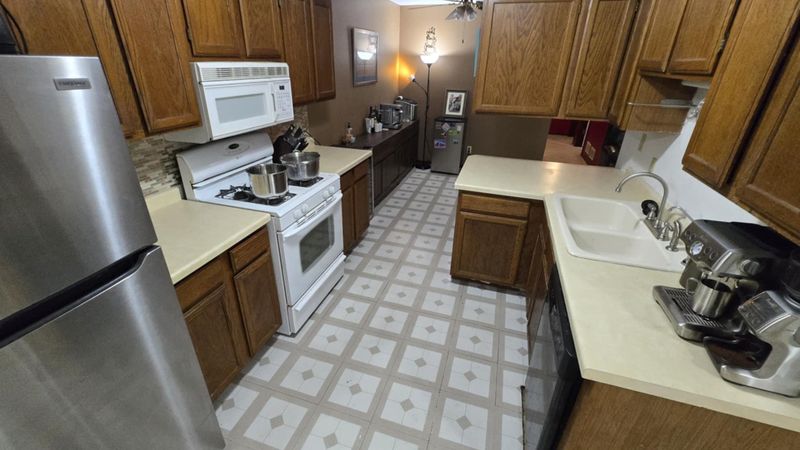 7853 Glenda Ct, Apple Valley, MN 55124