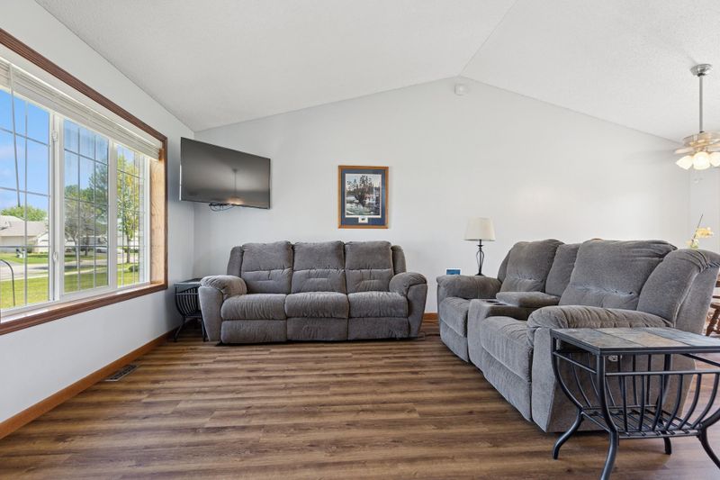 3608 Brentwood Dr, Monticello, MN 55362