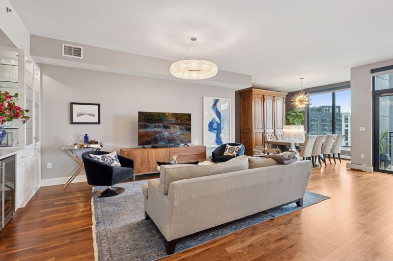 1240 S 2nd St #820, Minneapolis, MN 55415