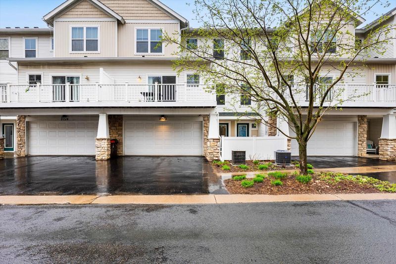 2712 New Century Pl E, Maplewood, MN 55119