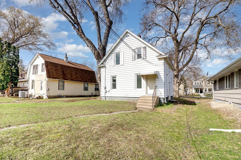 1040 26th Ave SE, Minneapolis, MN 55414