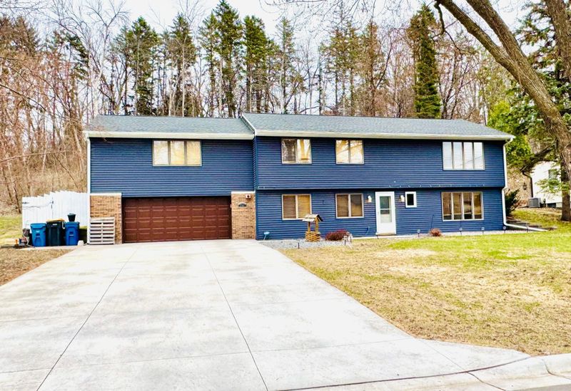 2380 Greenbrier Cir, Little Canada, MN 55117