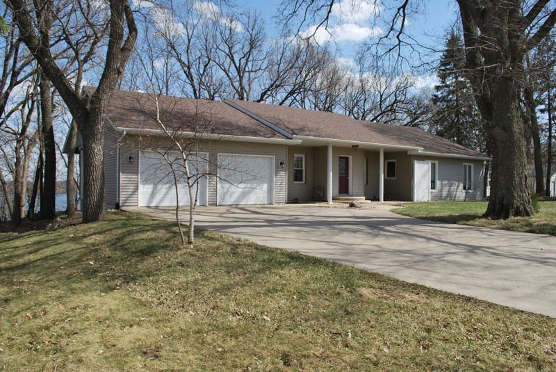 767 Shoreacres Dr, Fairmont, MN 56031