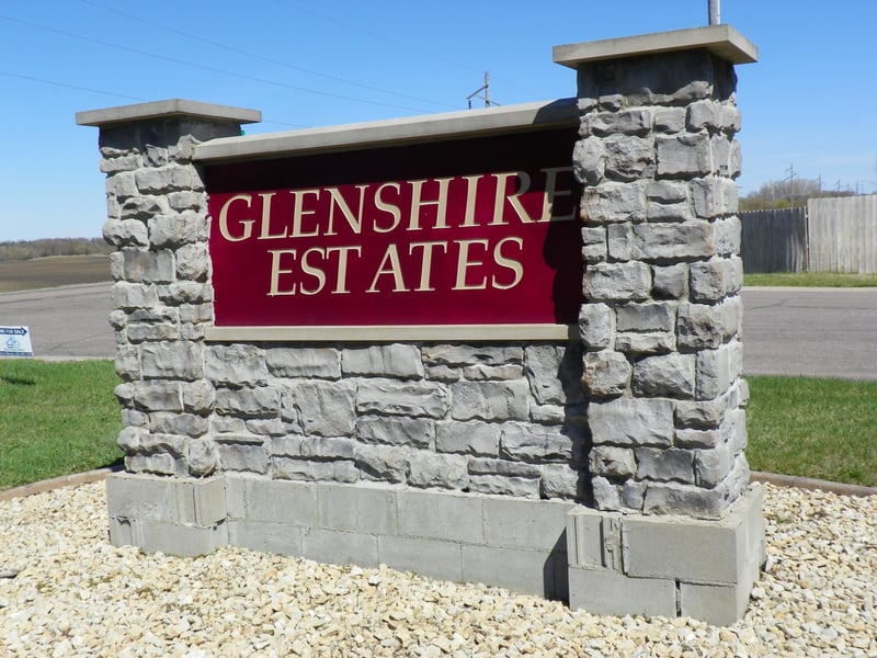 101 Glenshire Blvd S, Watkins, MN 55389