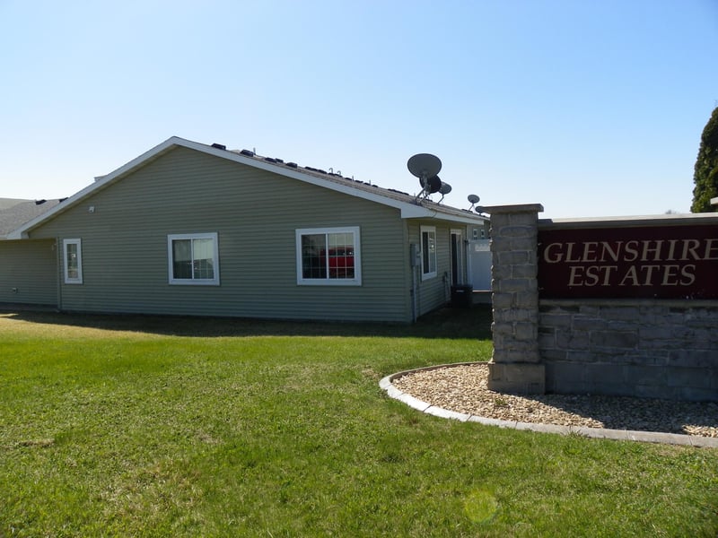 101 Glenshire Blvd S, Watkins, MN 55389